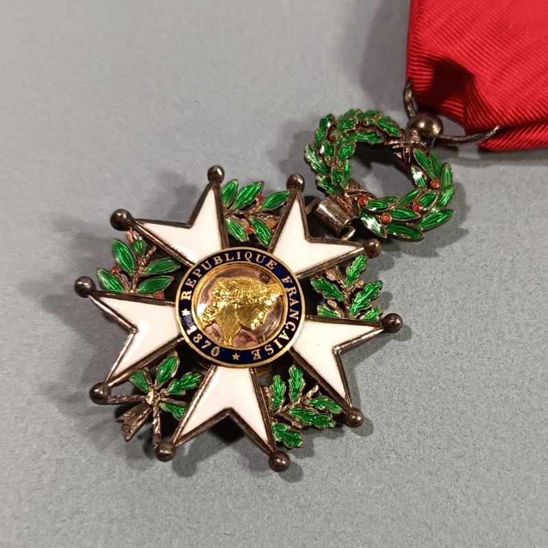 FRANCE MEDAILLE CROIX DE CHEVALIER DE L'ORDRE DE LA LEGION D'HONNEUR 3 ème REPUBLIQUE MODELE EN ARGENT A FILETS